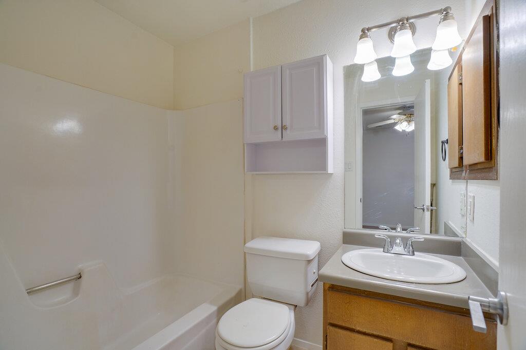 7100 Barnsdale Way Property Photo 16
