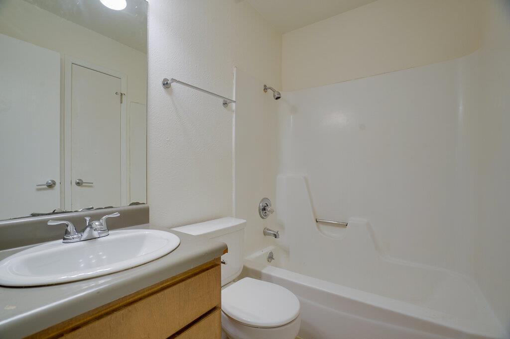 7100 Barnsdale Way Property Photo 17