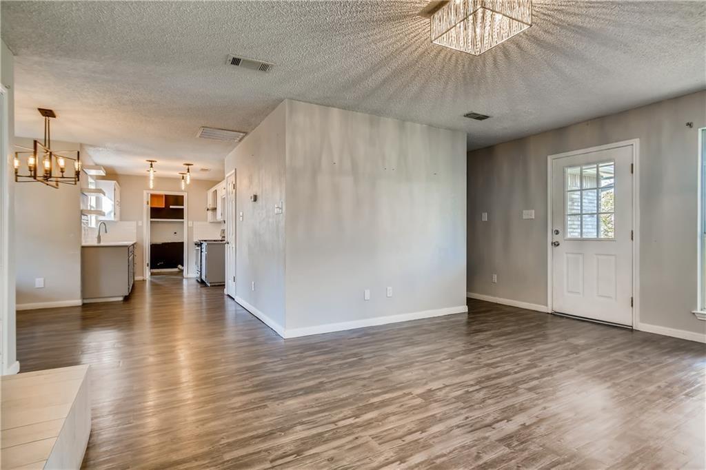 2406 Stirrup Dr Property Photo 2