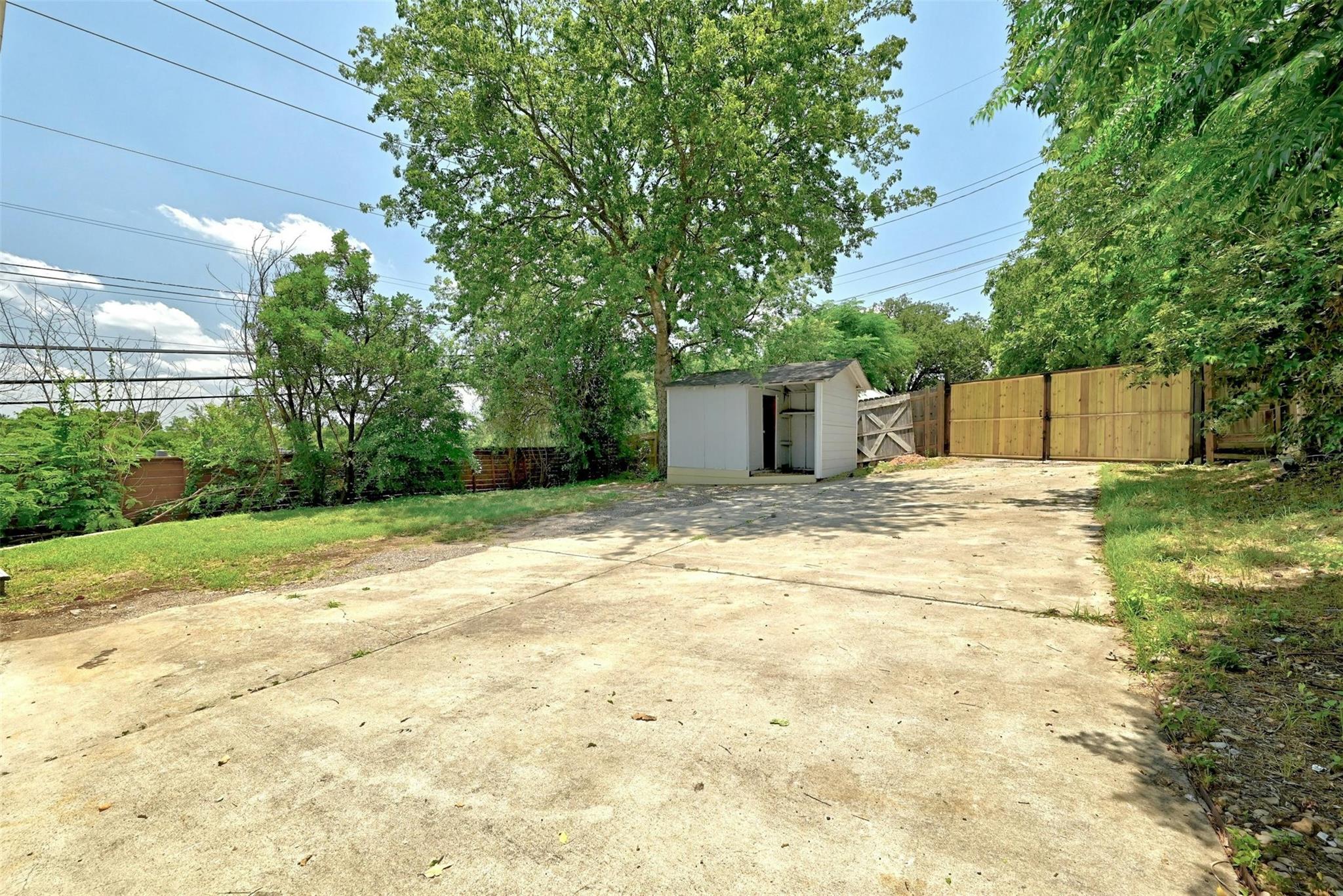 1200 Walnut Ave Property Photo 26
