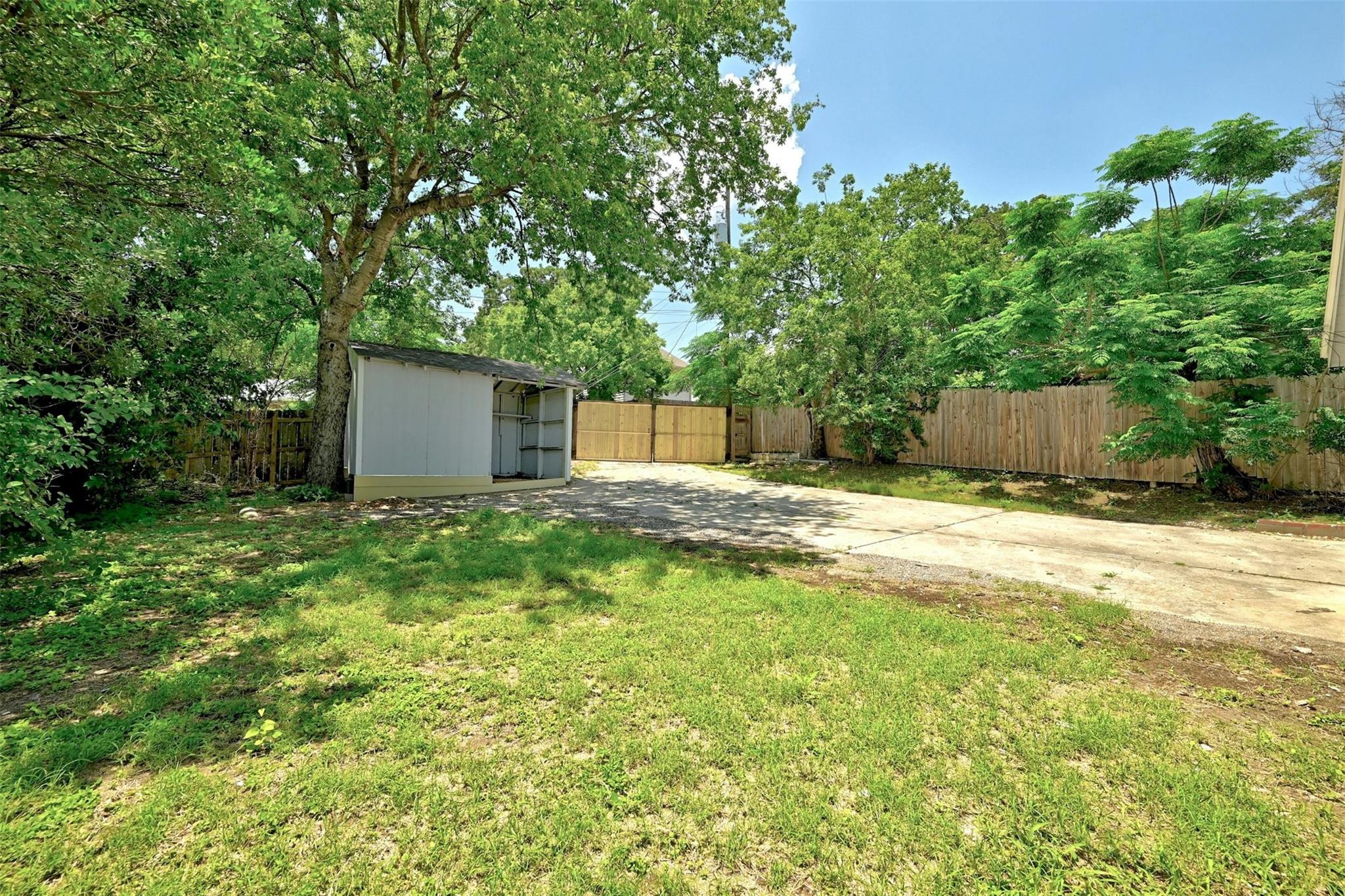 1200 Walnut Ave Property Photo 27