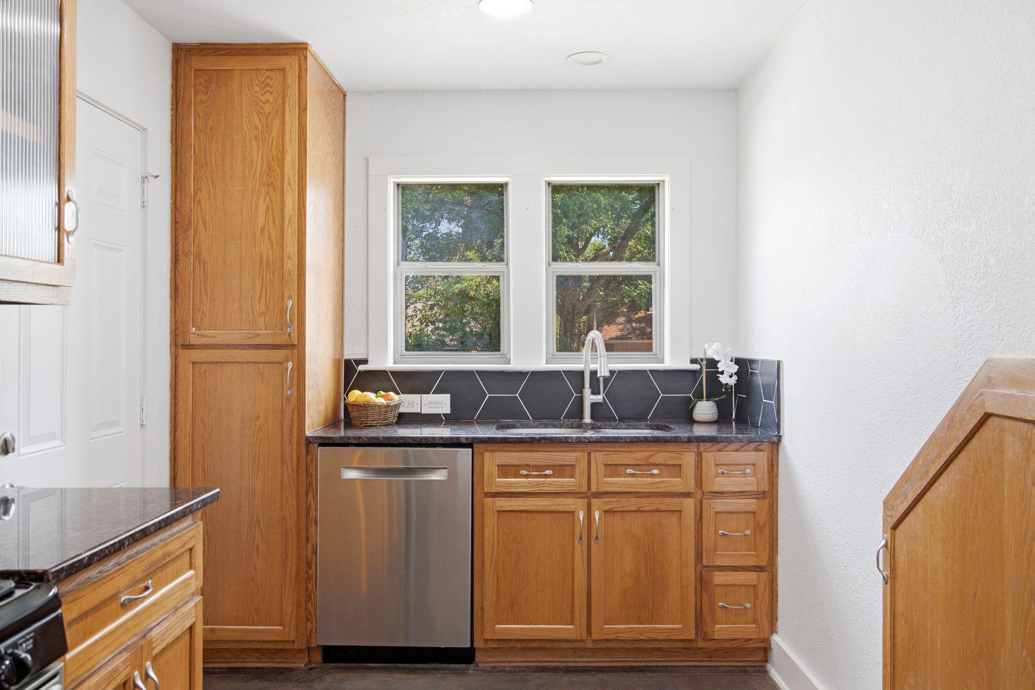 6708 Notre Dame Dr Property Photo 19