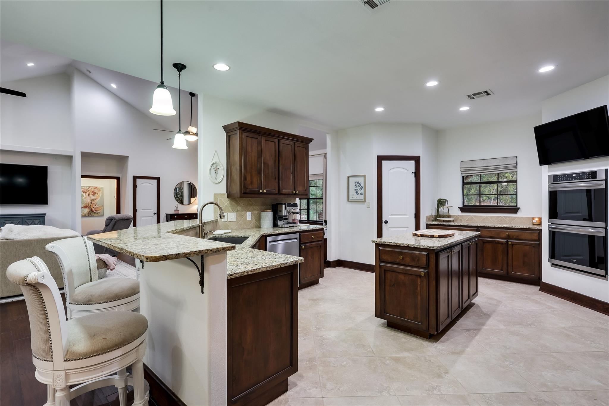 116 Apache Trl Property Photo 8