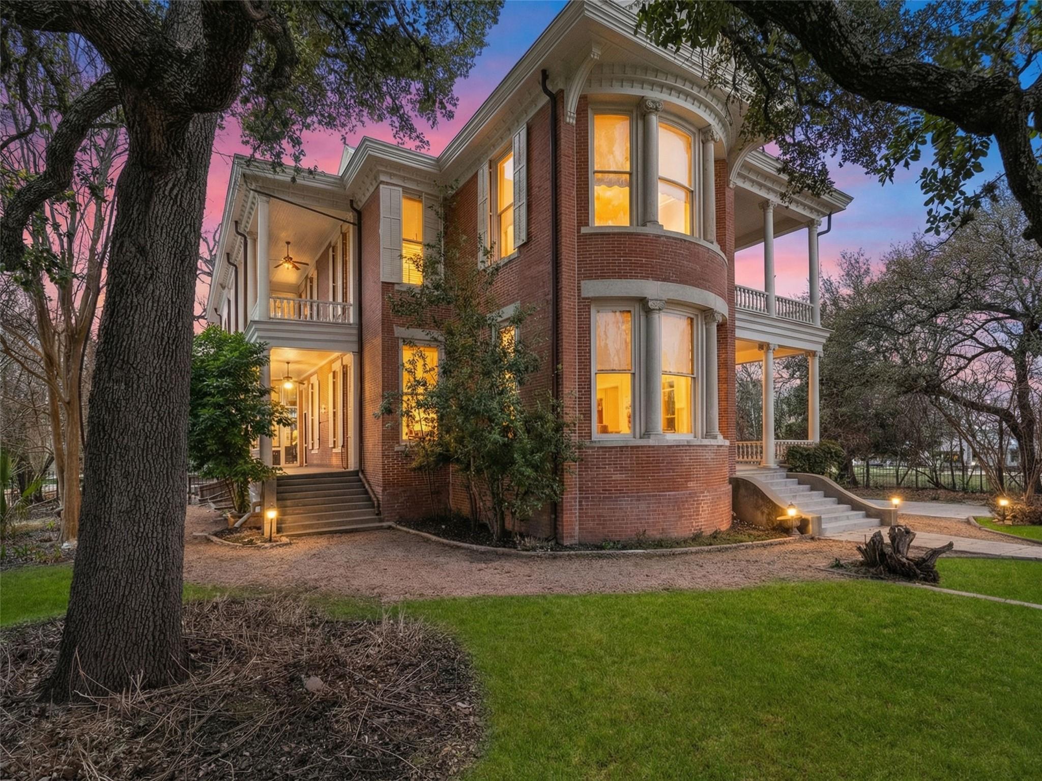 372 Magazine Ave Property Photo