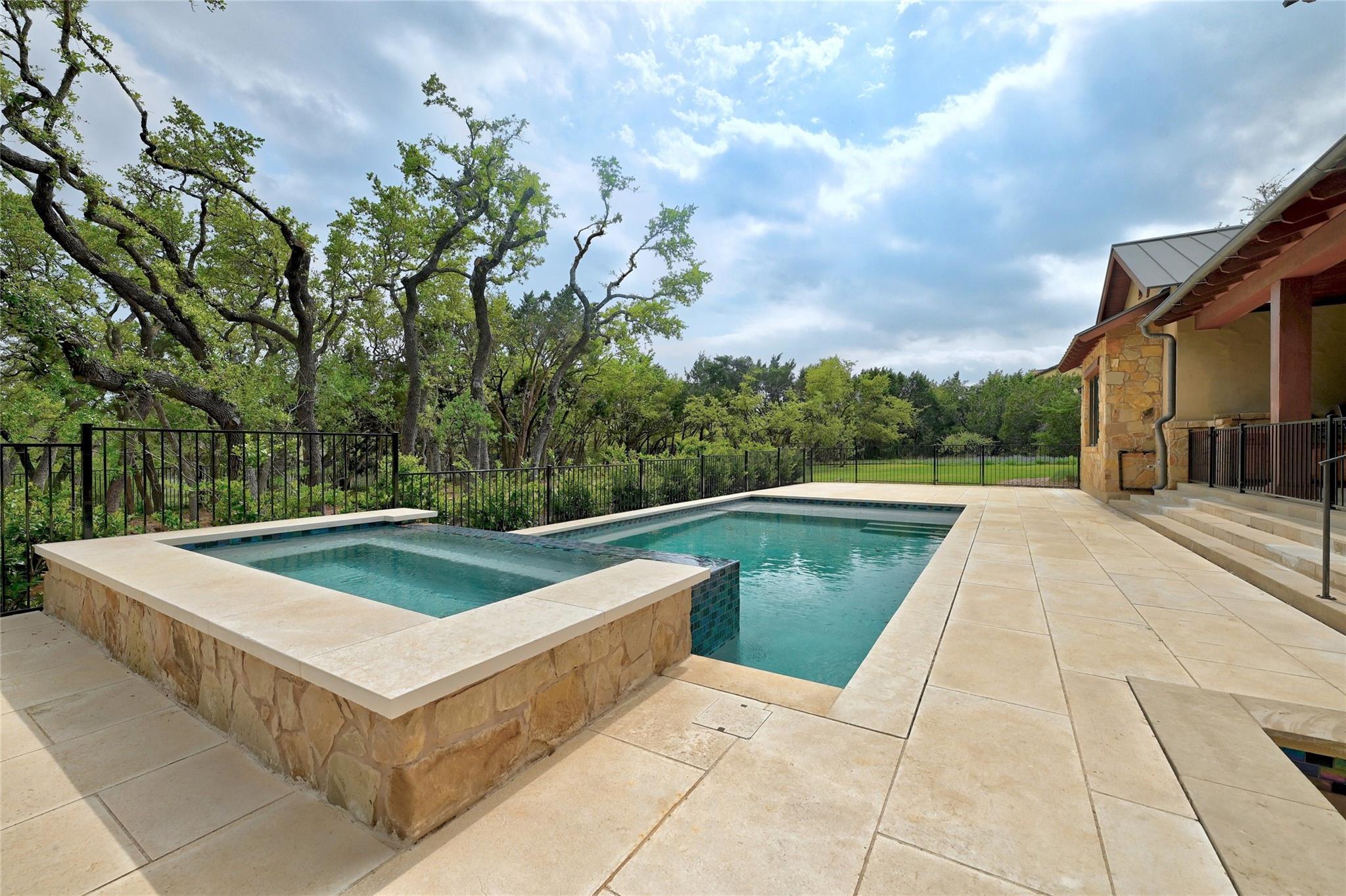 16009 Pontevedra Pl Property Photo 27