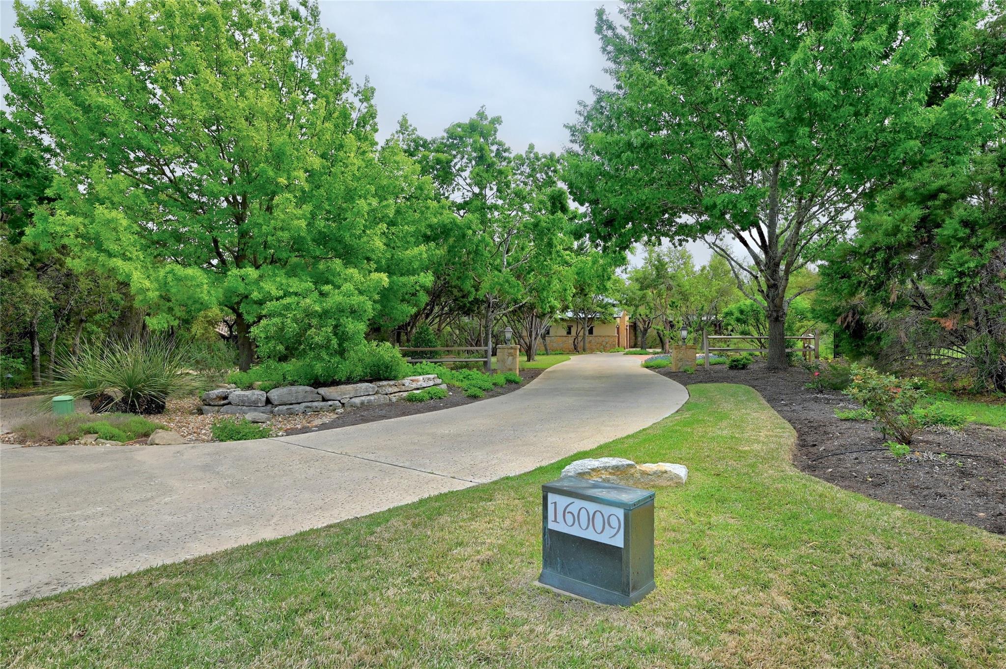 16009 Pontevedra Pl Property Photo 32