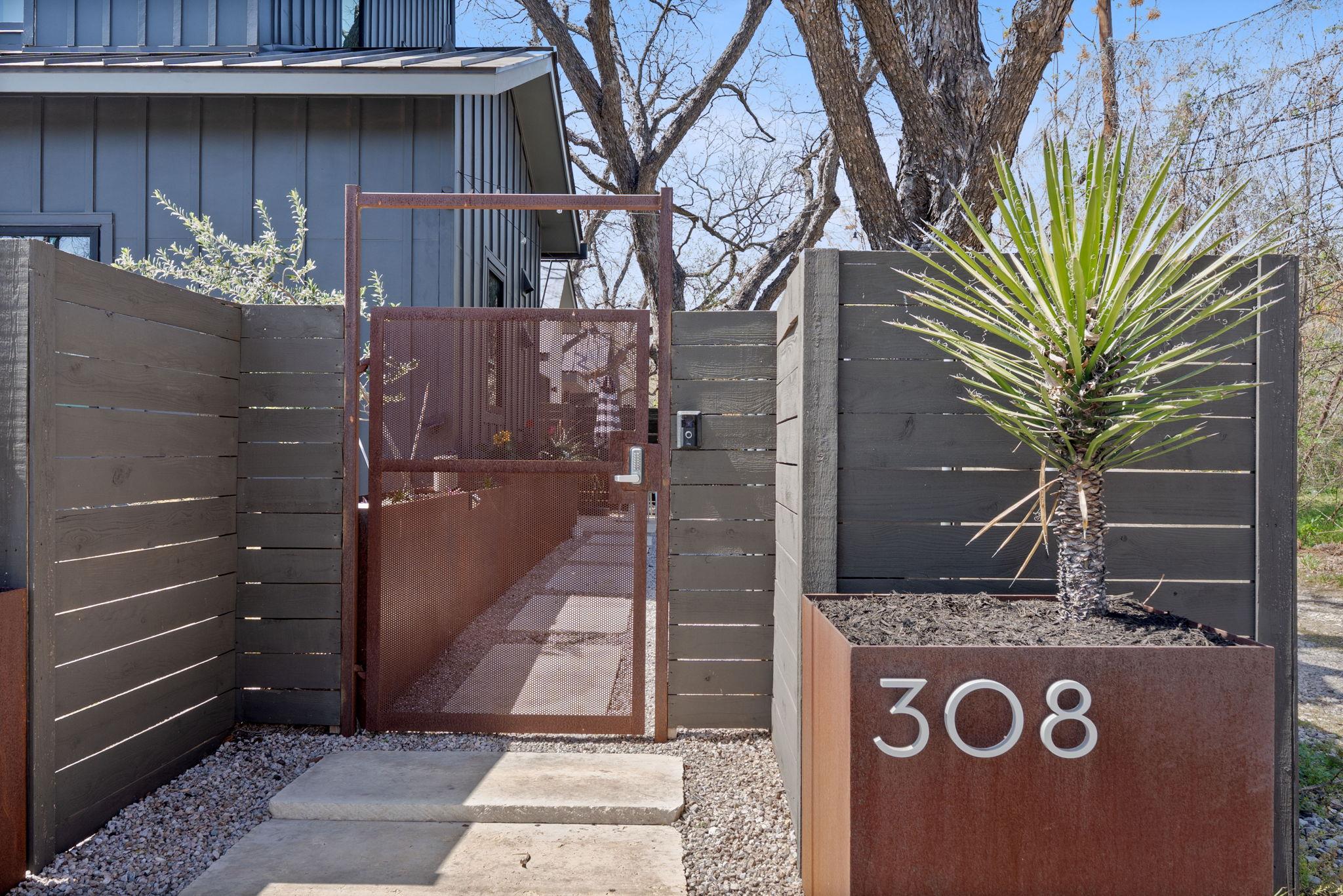 308 Onion St Property Photo 5