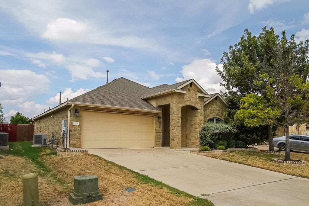 313 Longhorn Cavern Rd Property Photo 2