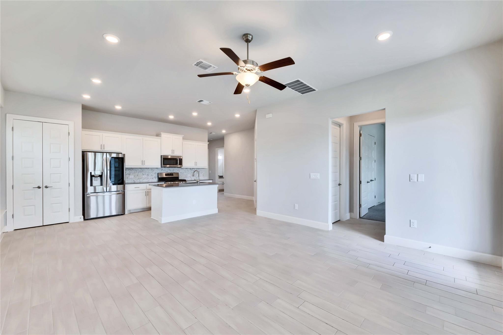 12616 Stanford Dr Property Photo 3