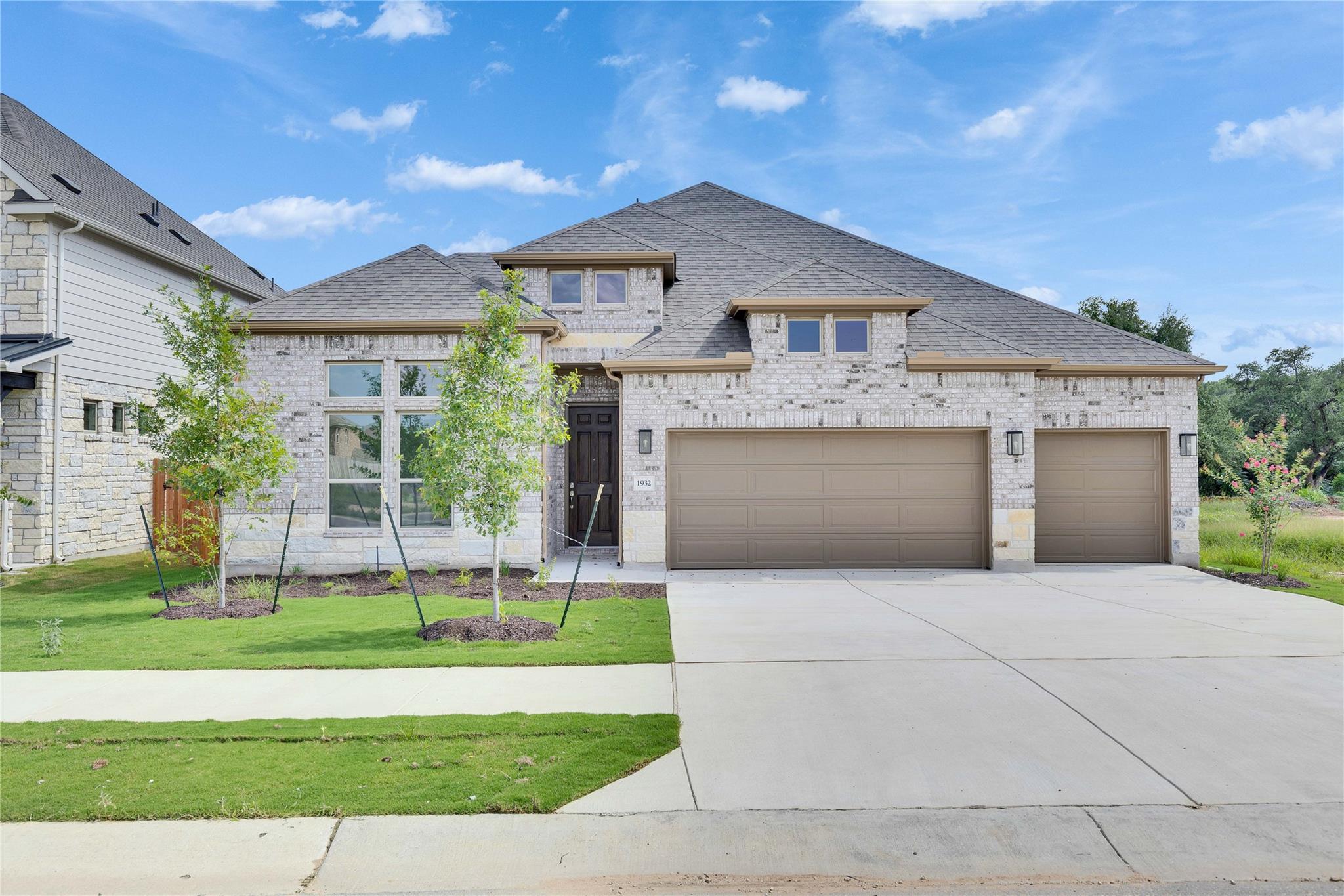 1932 Scenic Heights Ln Property Photo 1