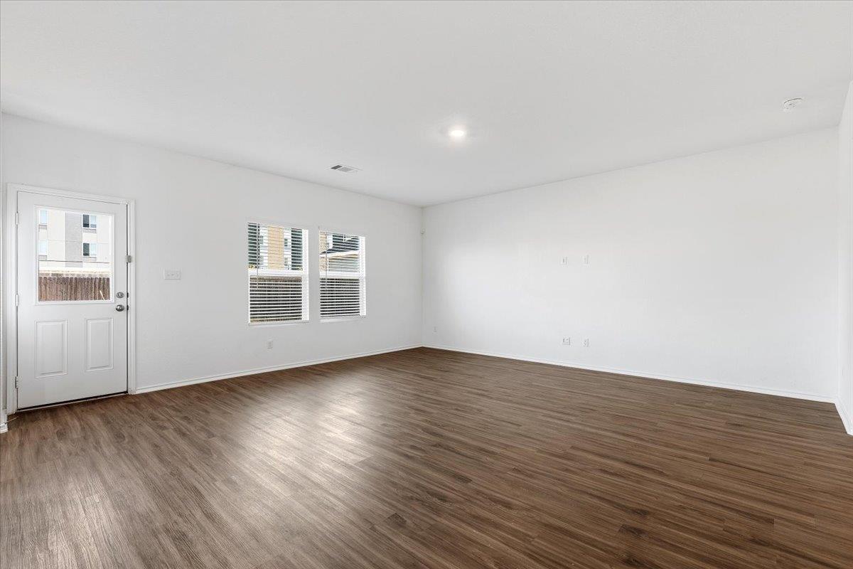 1140 Cattail Ln Property Photo 3