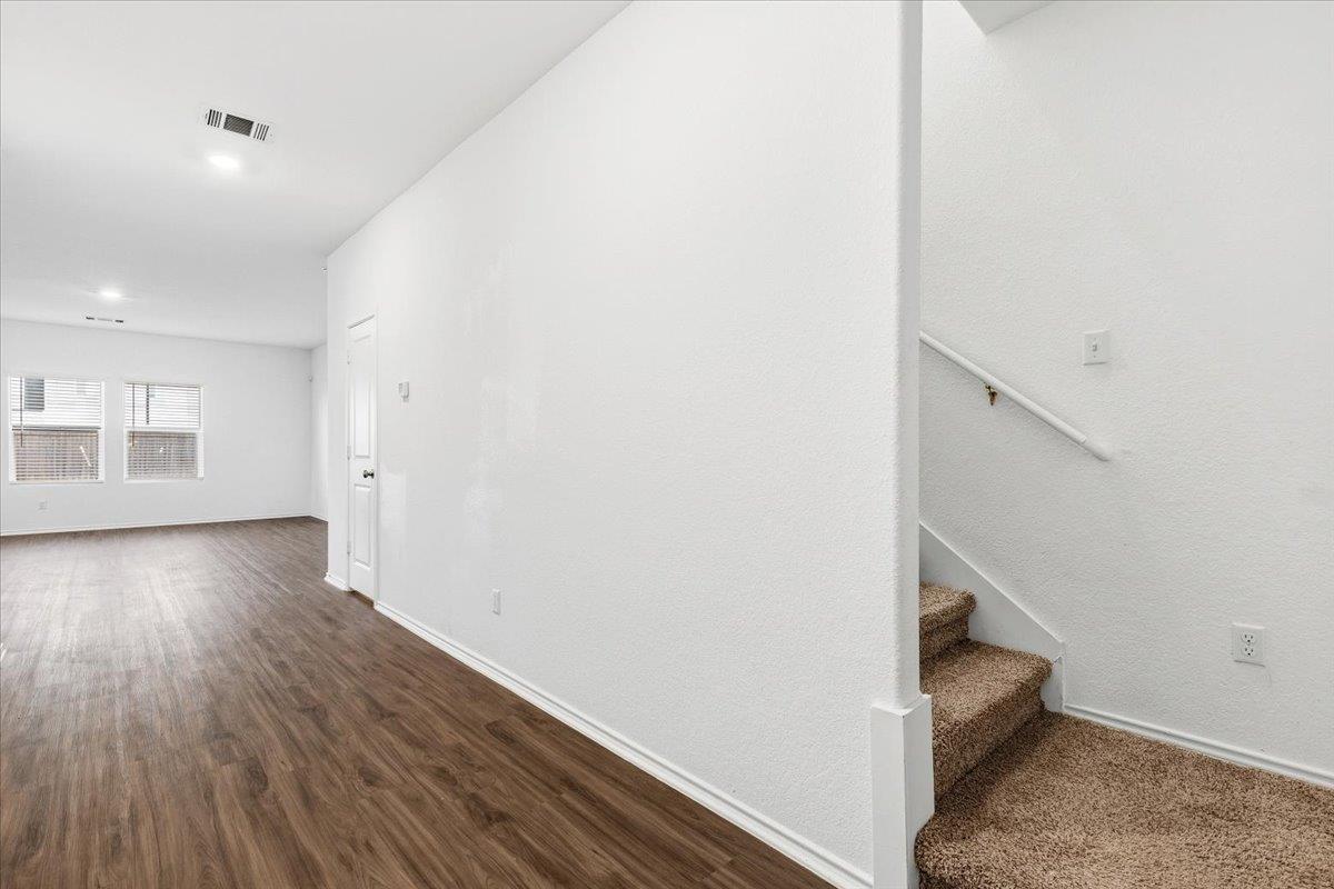1140 Cattail Ln Property Photo 9