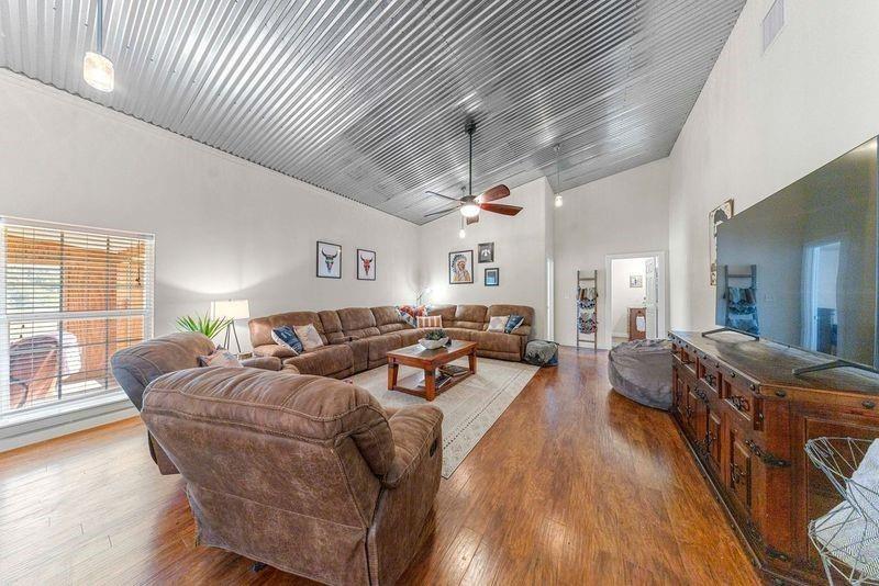 6417 County Road 240 Property Photo 11