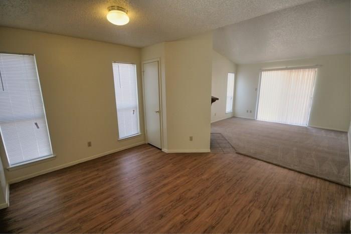1906 West Loop #d Property Photo 2