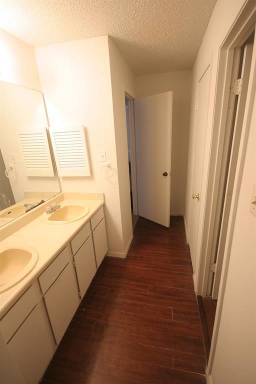 1906 West Loop #d Property Photo 4