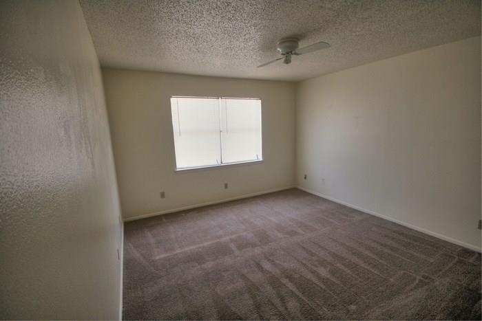 1906 West Loop #d Property Photo 5