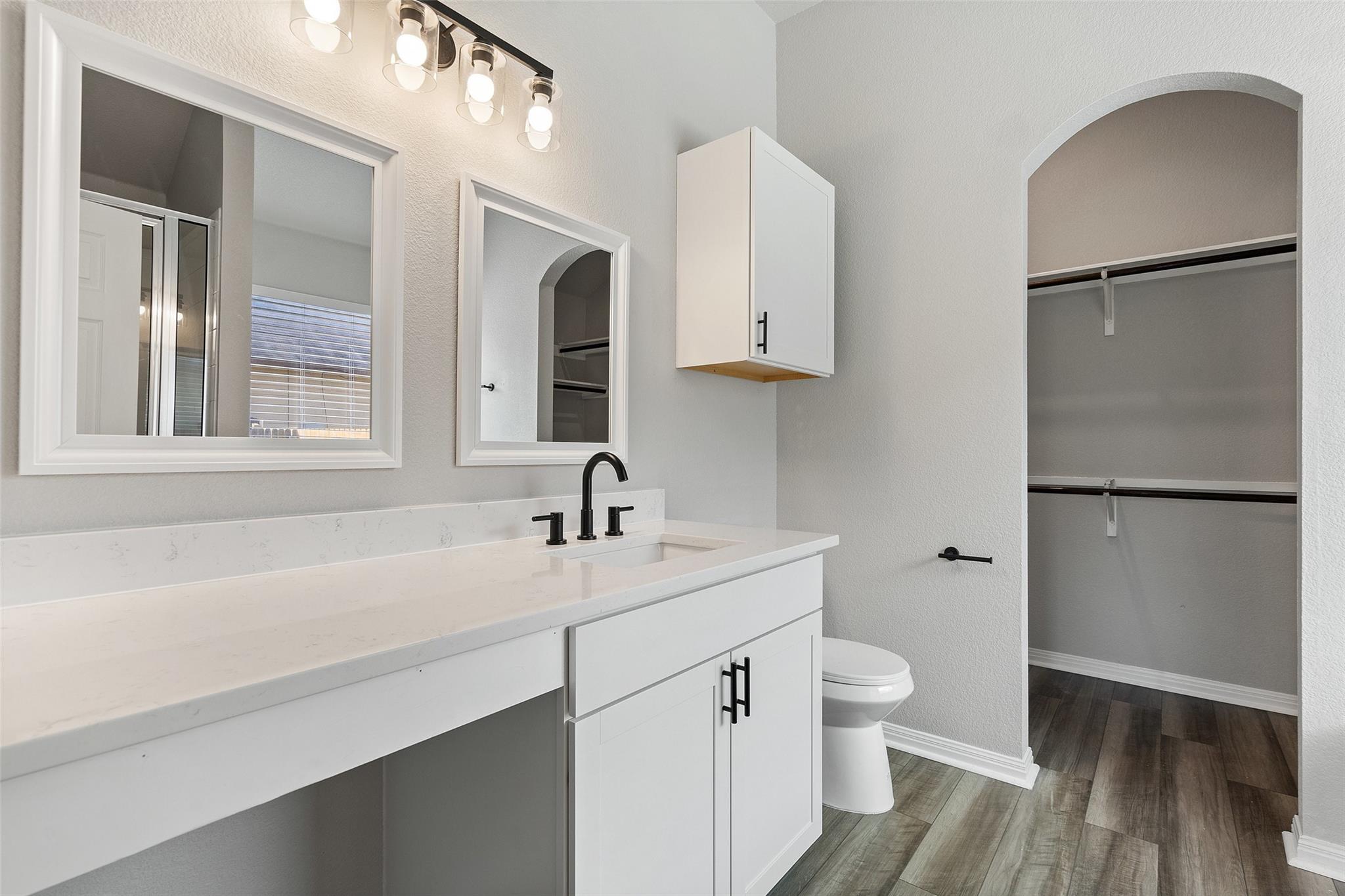 15301 Lucian St Property Photo 13