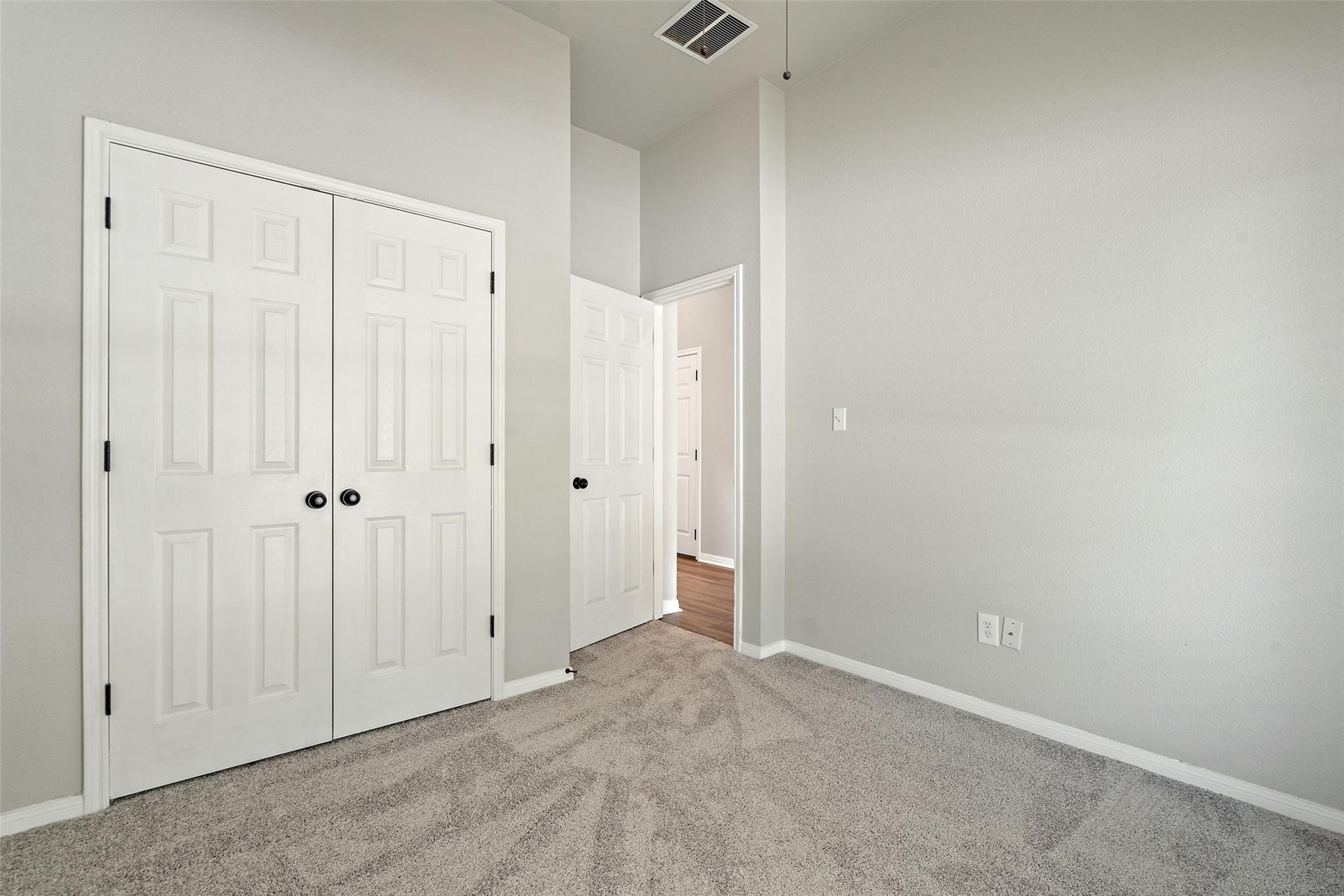 15301 Lucian St Property Photo 20