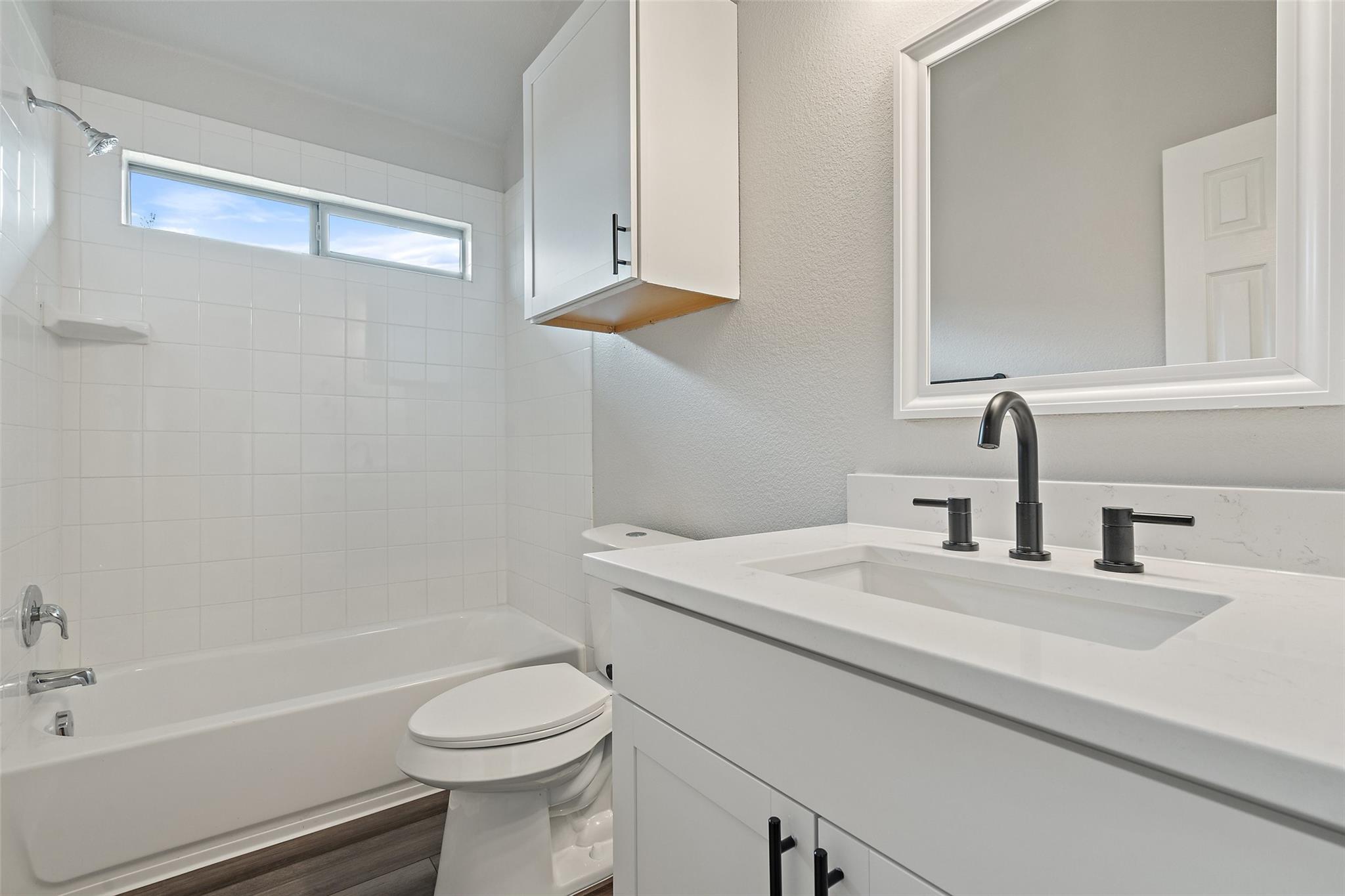 15301 Lucian St Property Photo 21