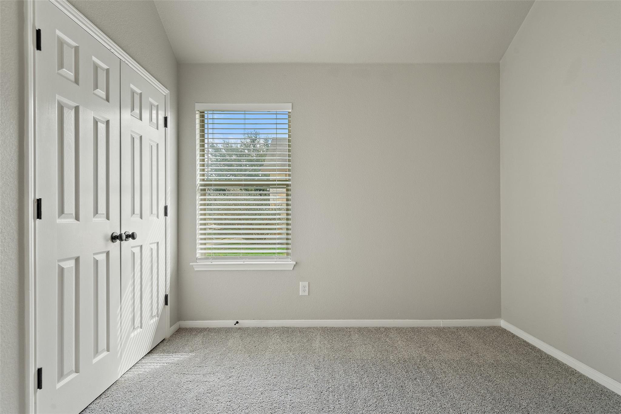 15301 Lucian St Property Photo 22