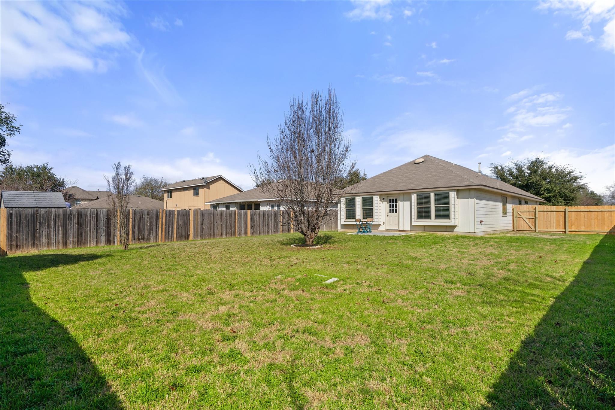 15301 Lucian St Property Photo 23