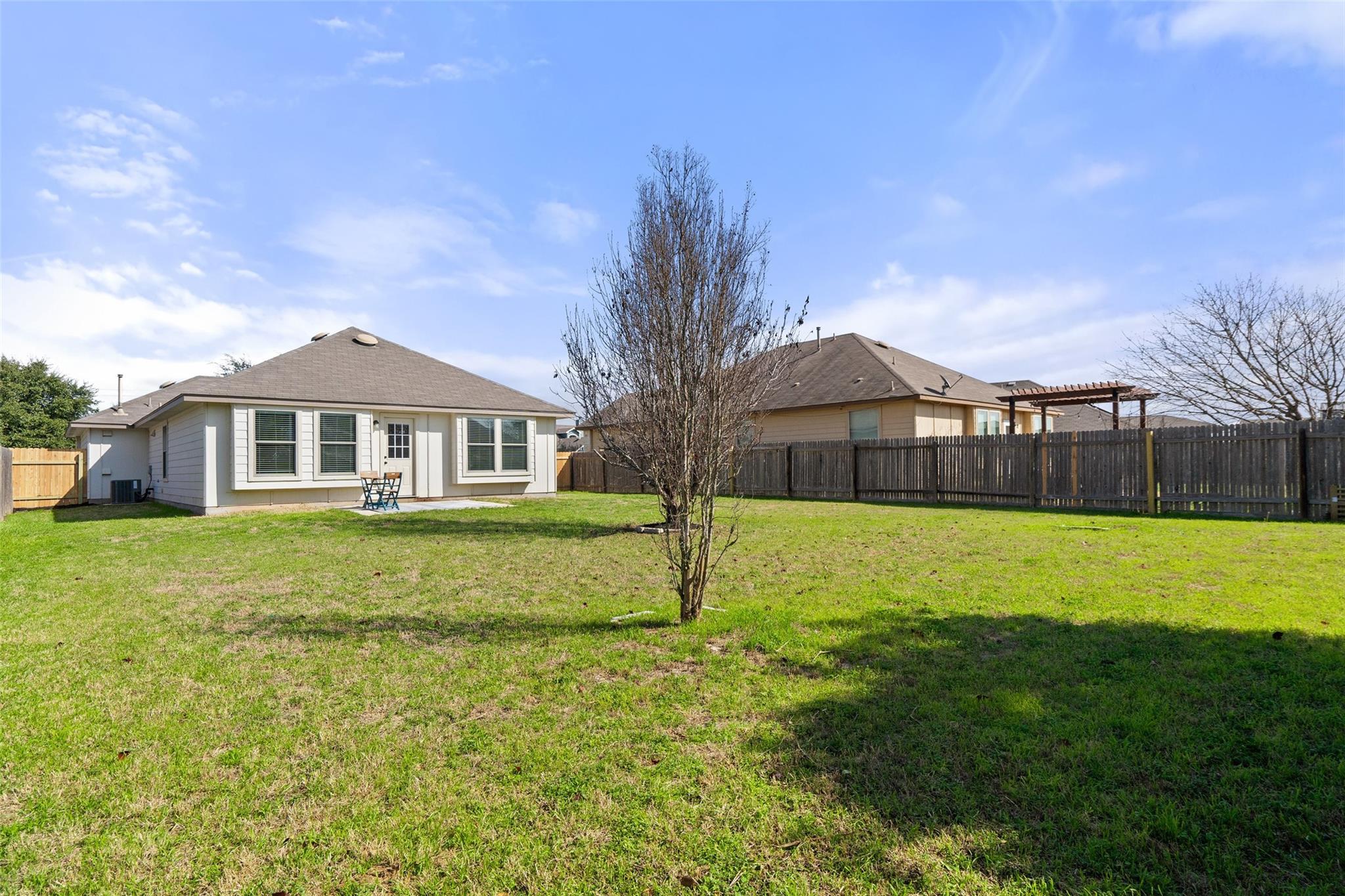 15301 Lucian St Property Photo 24