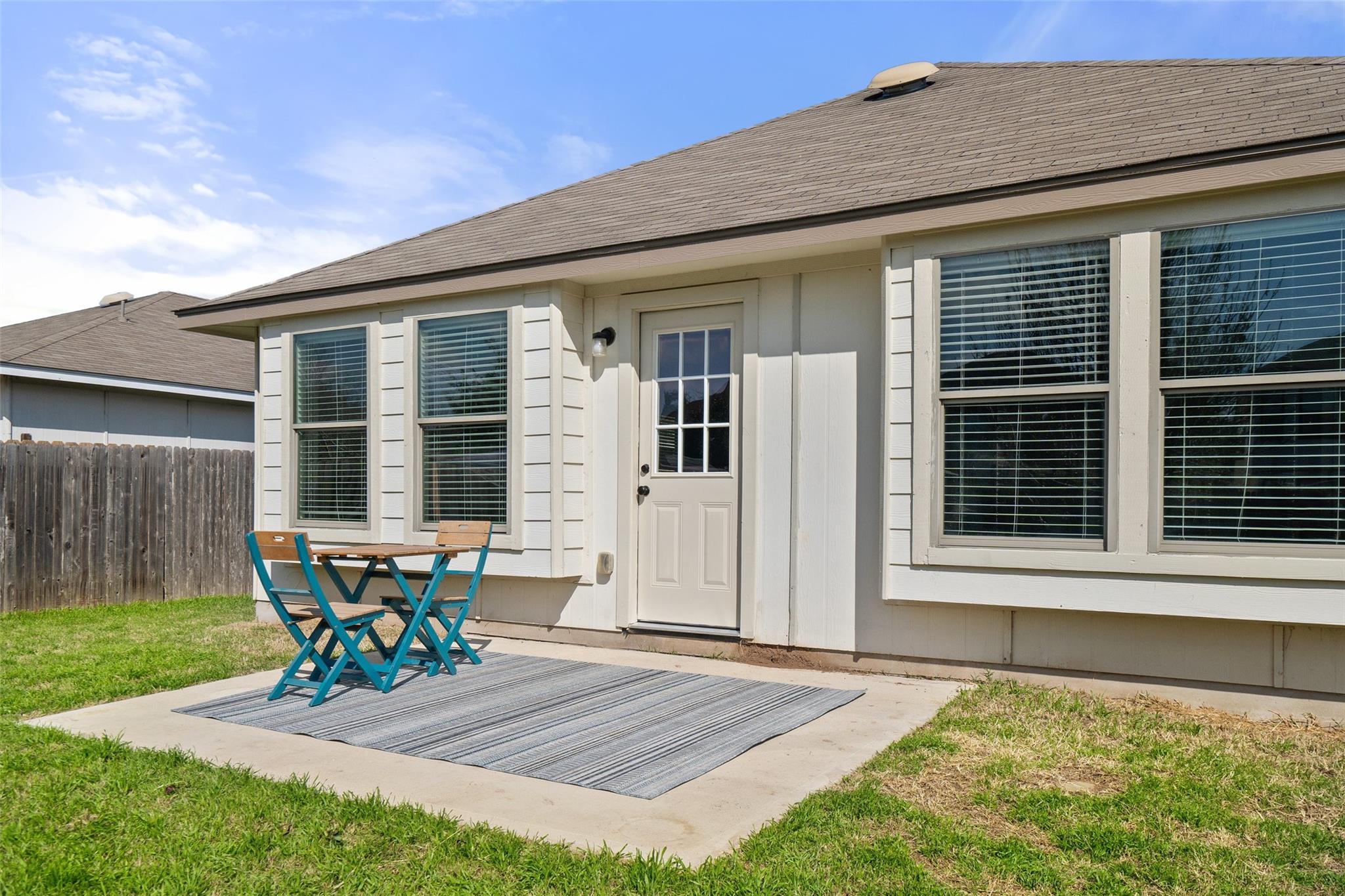 15301 Lucian St Property Photo 26