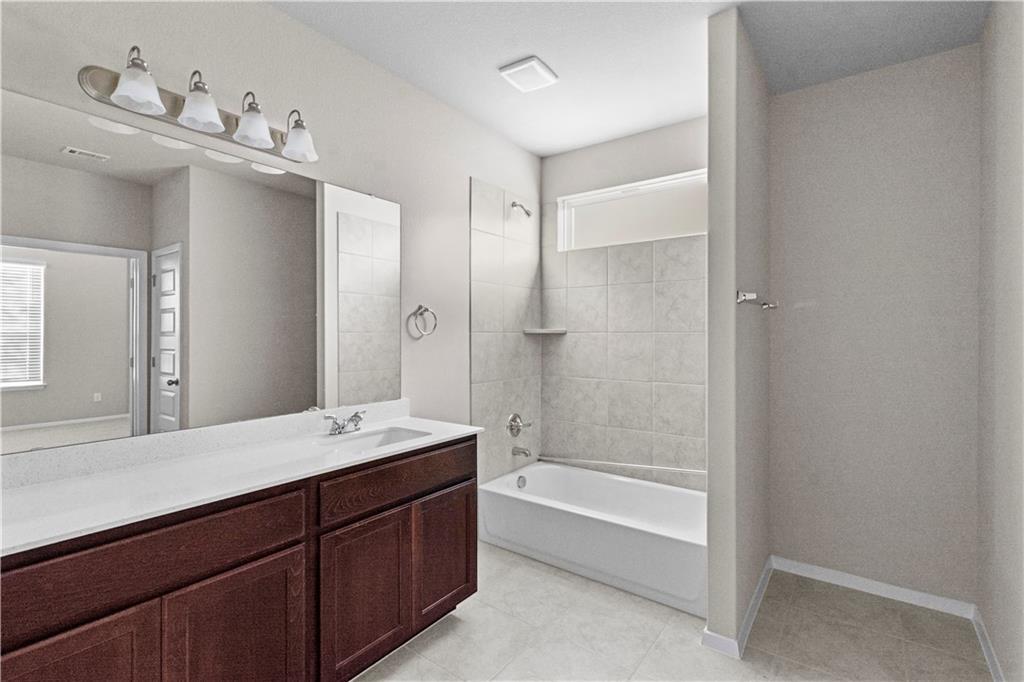 124 Fabion St Property Photo 4
