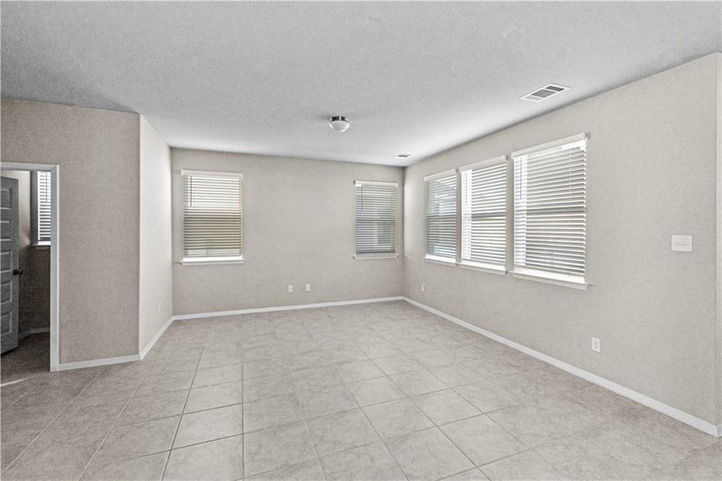 124 Fabion St Property Photo 5