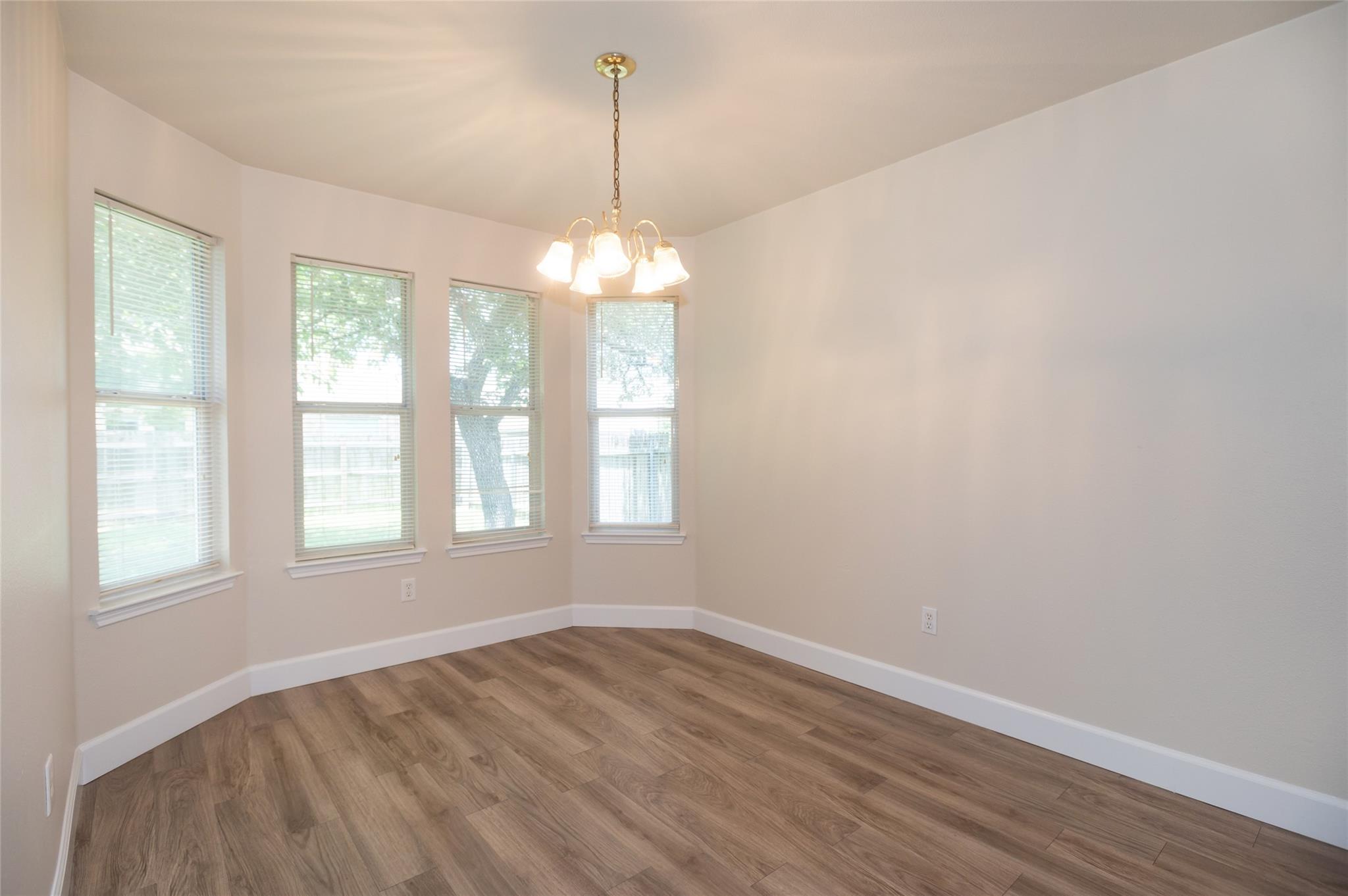 609 Sunny Brook Dr Property Photo 6