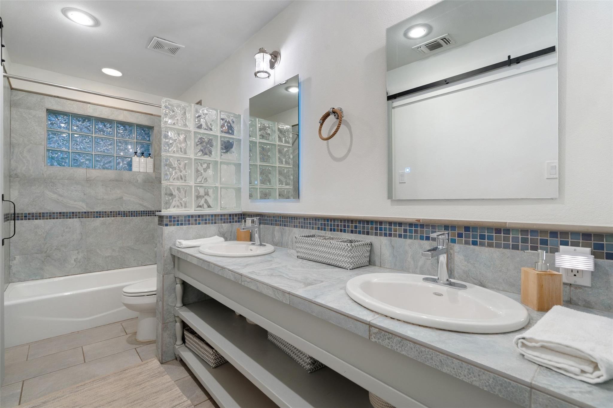 1293 Lake Shore Dr Property Photo 15