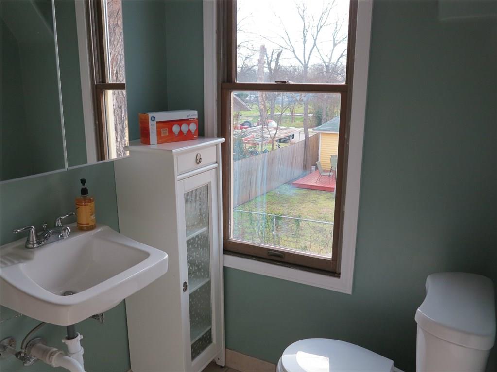310 W University Ave #b Property Photo 9