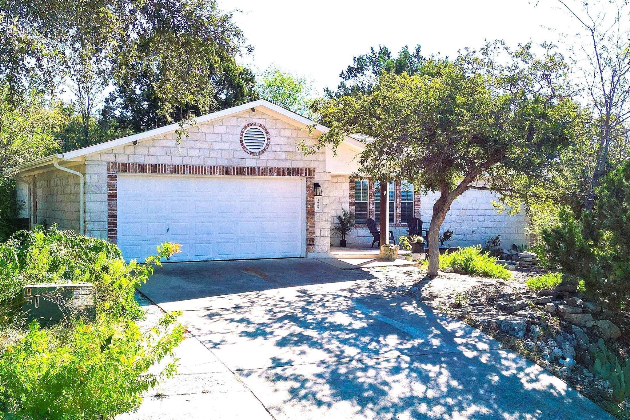 3907 Clay Ln Property Photo