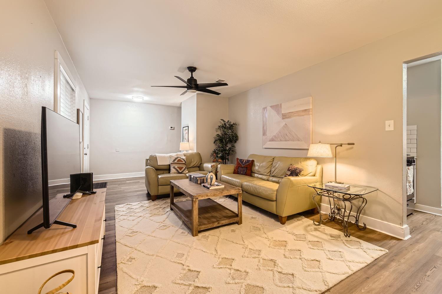 6108 Calmar Cv #b Property Photo 8