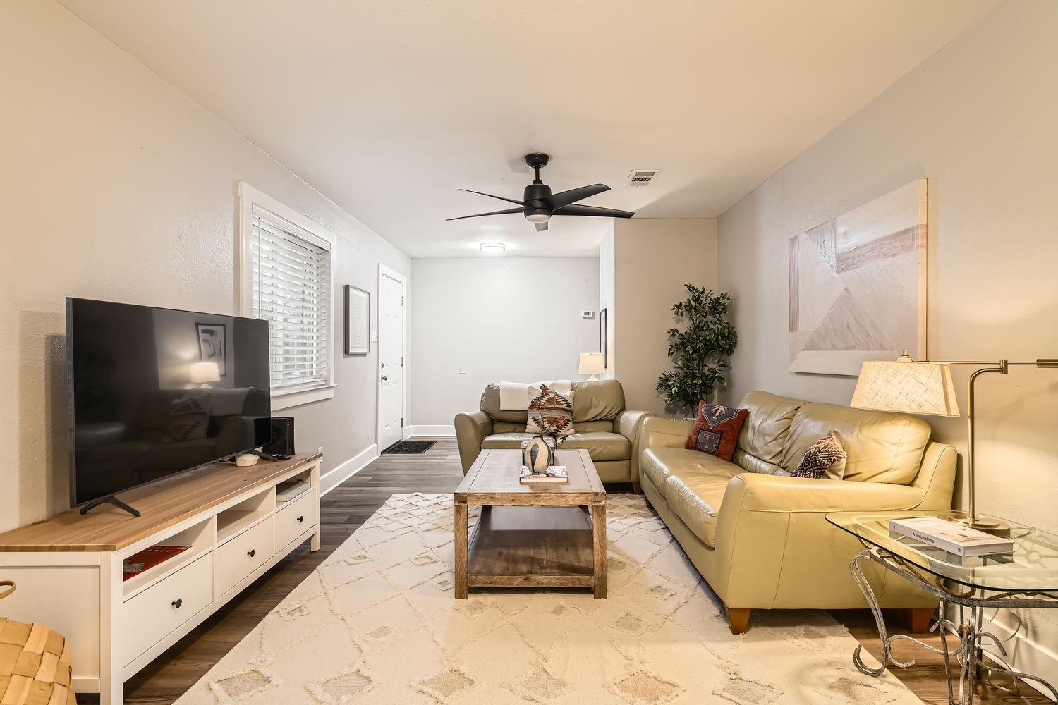 6108 Calmar Cv #b Property Photo 9