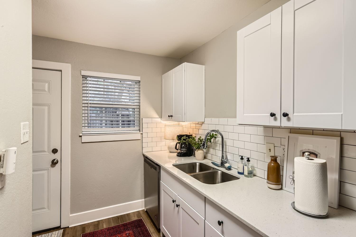6108 Calmar Cv #b Property Photo 14