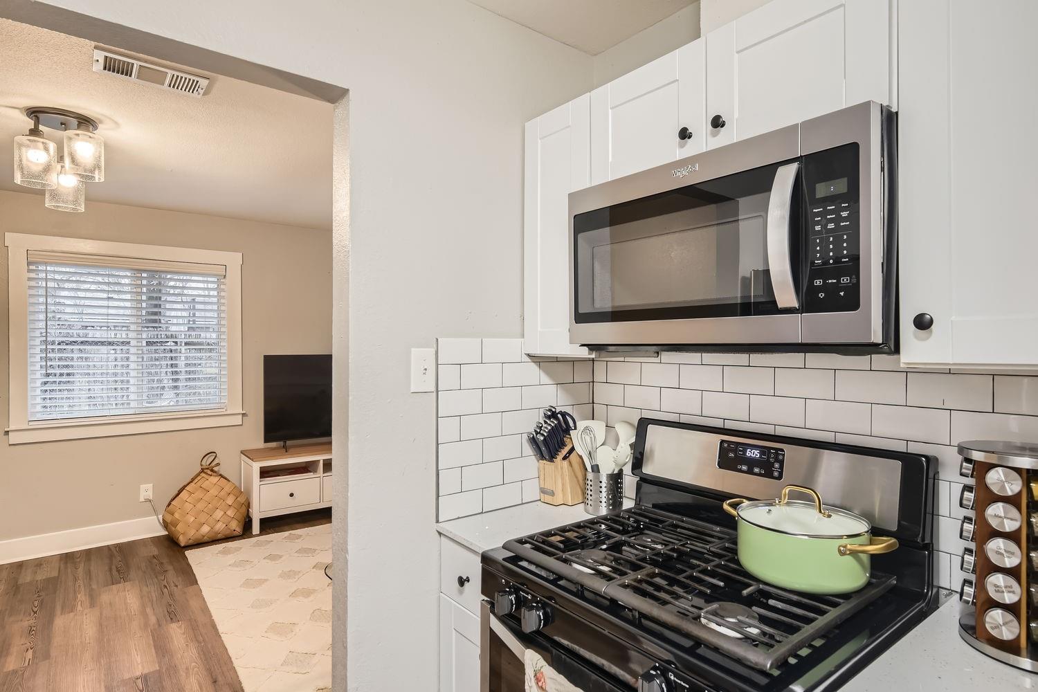6108 Calmar Cv #b Property Photo 15