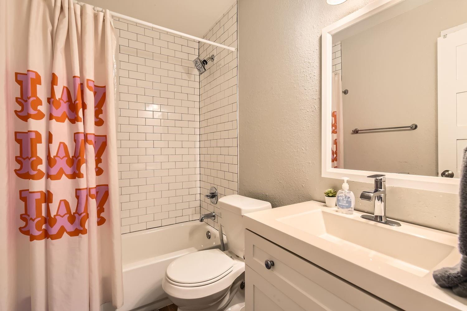 6108 Calmar Cv #b Property Photo 17