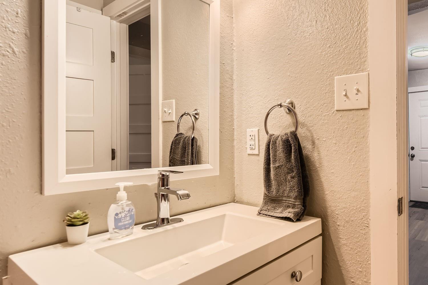 6108 Calmar Cv #b Property Photo 18