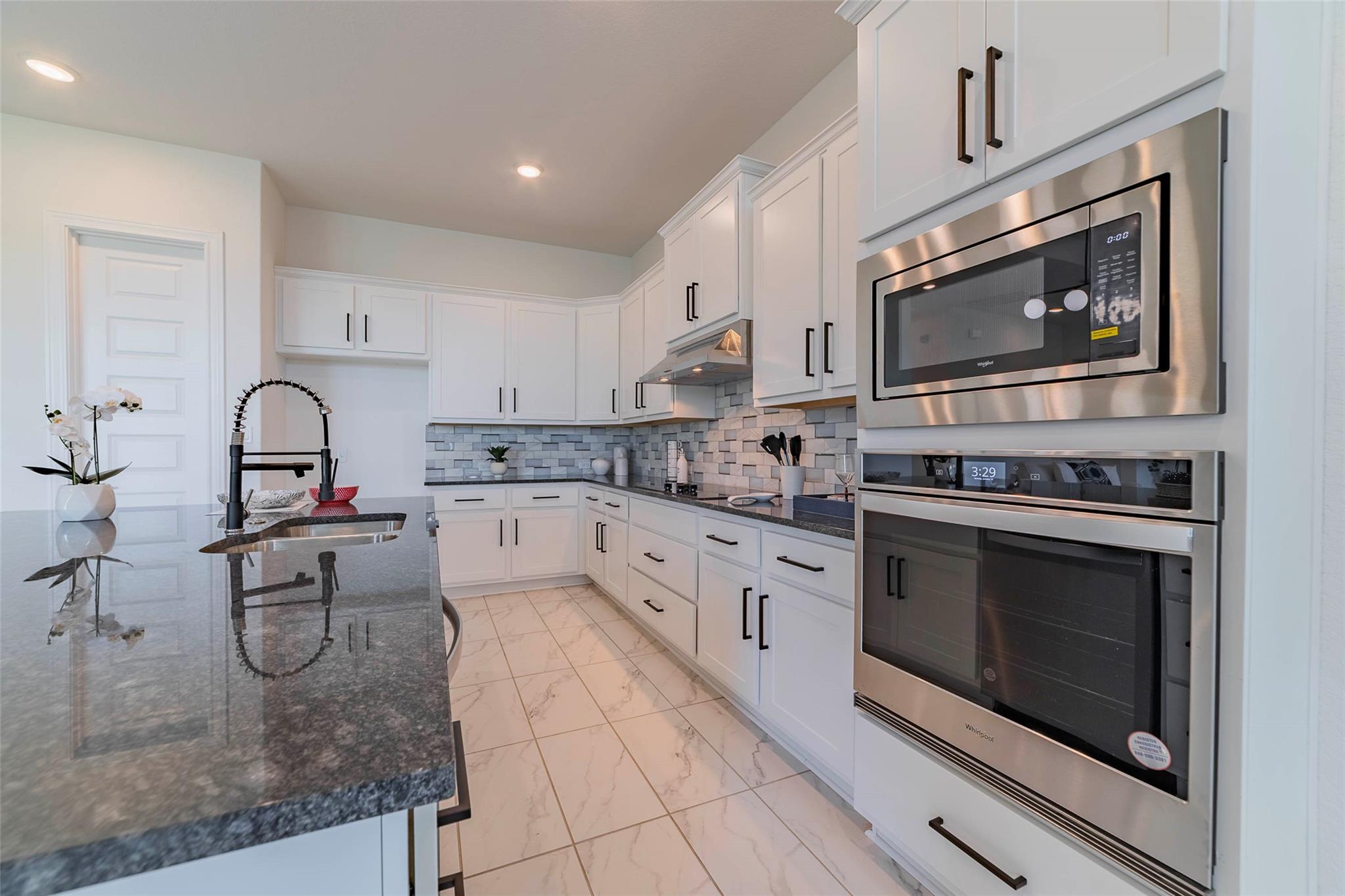 101 Woodstock Cir Property Photo 4