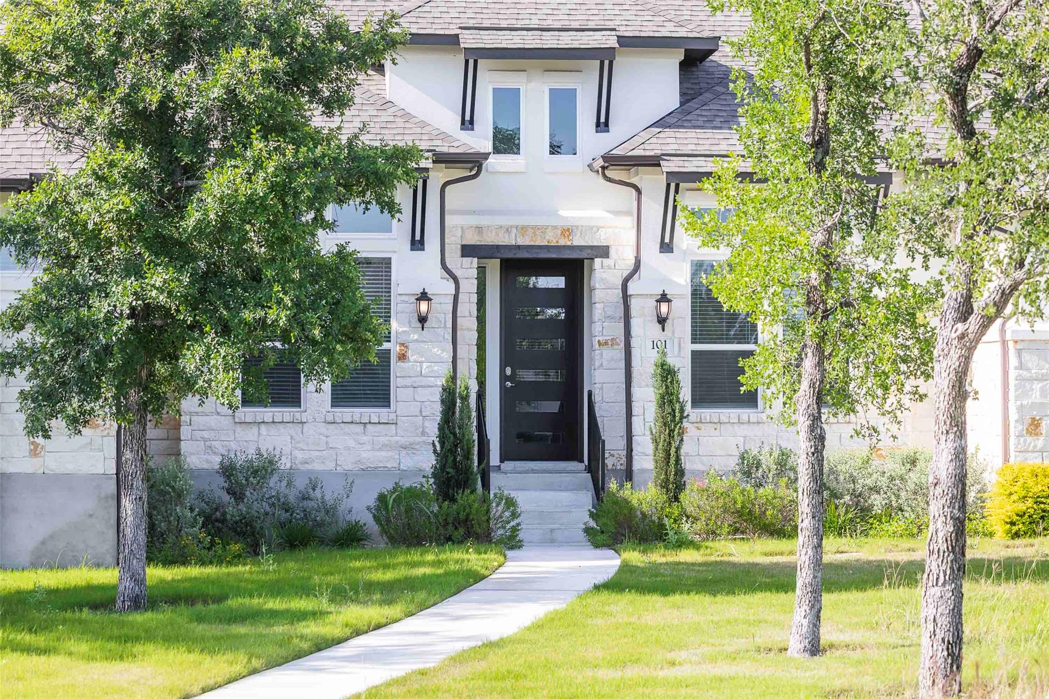 101 Woodstock Cir Property Photo 5