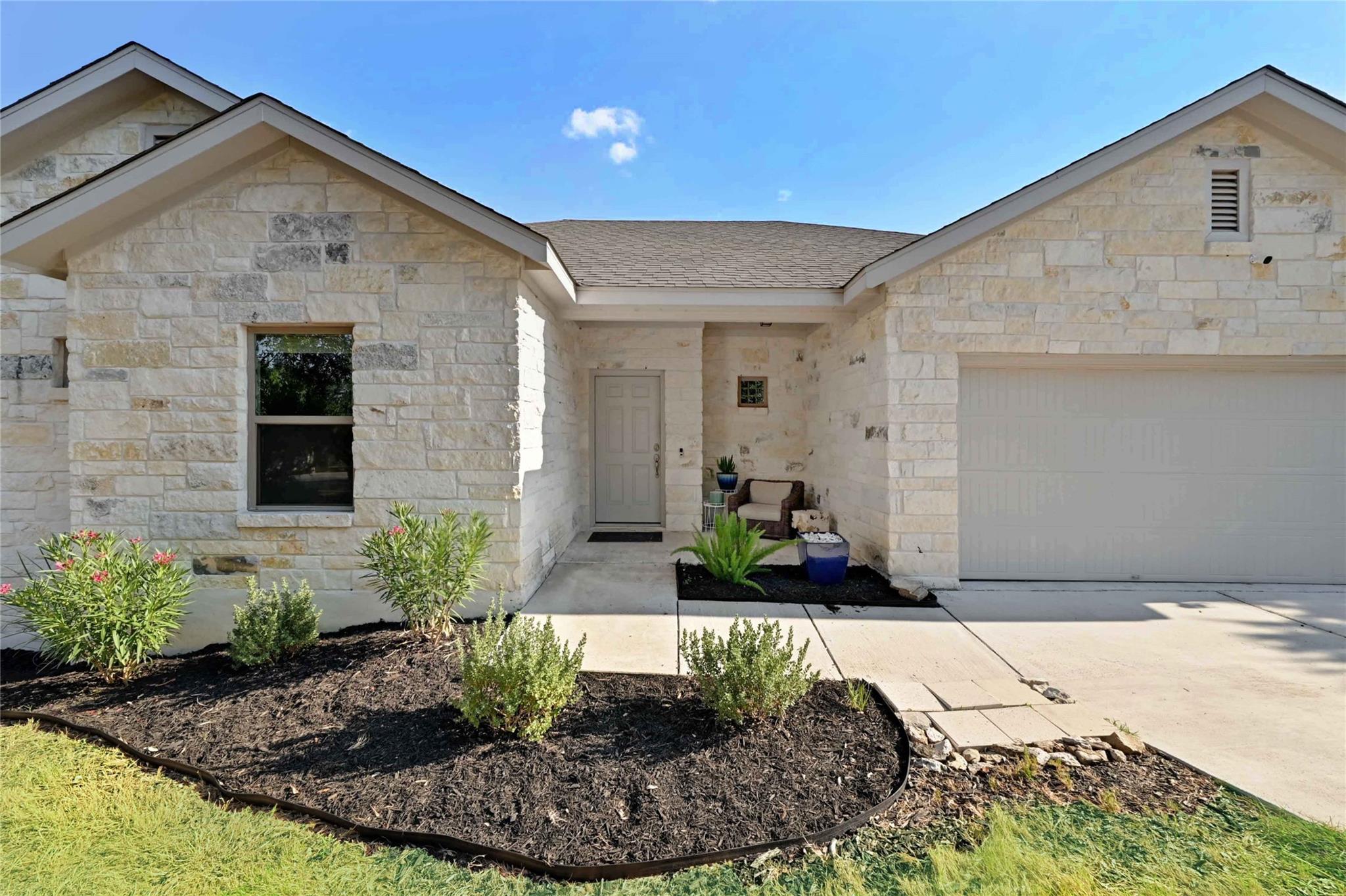 1302 Ponderosa Bnd Property Photo 2