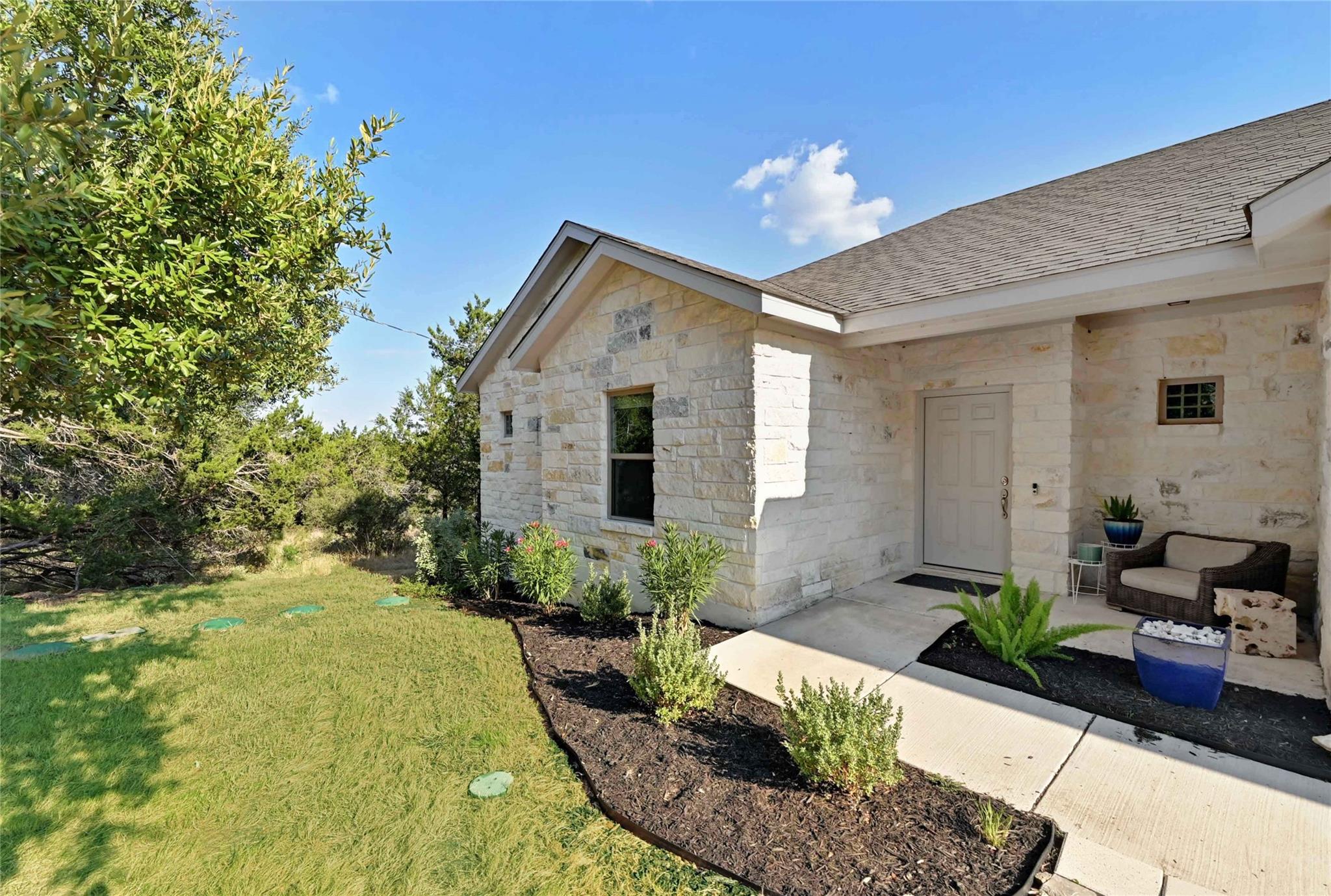 1302 Ponderosa Bnd Property Photo 3