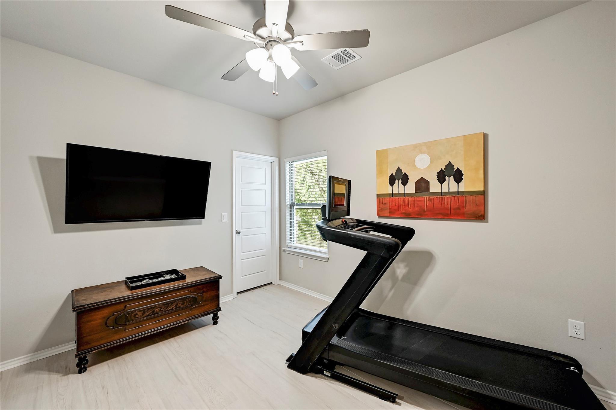 1302 Ponderosa Bnd Property Photo 20