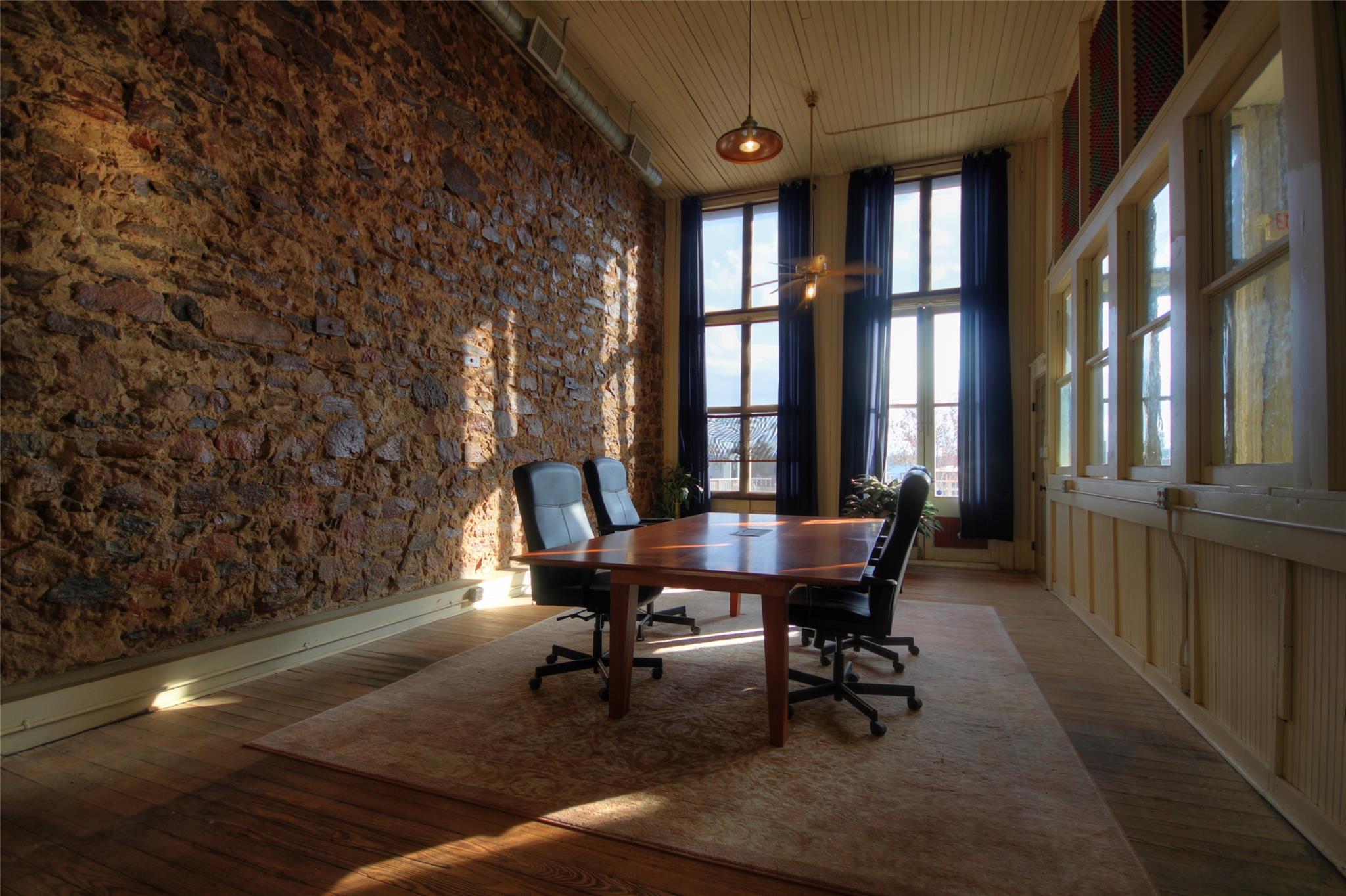 107 E Grayson St Property Photo 5