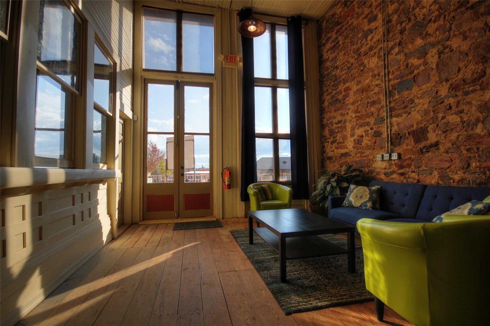 107 E Grayson St Property Photo 7