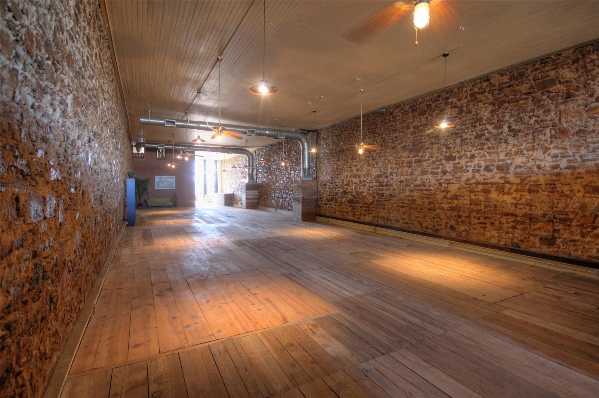 107 E Grayson St Property Photo 8