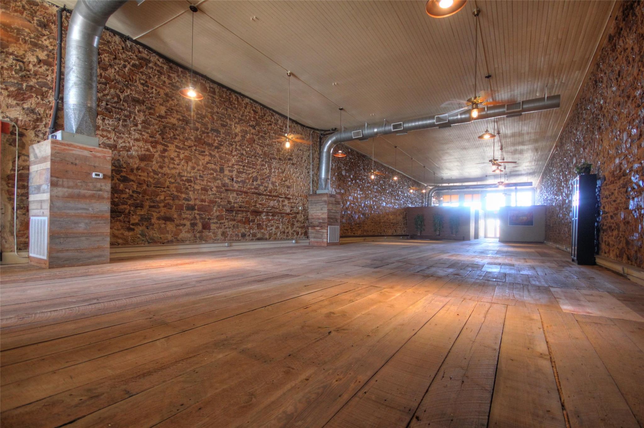 107 E Grayson St Property Photo 9