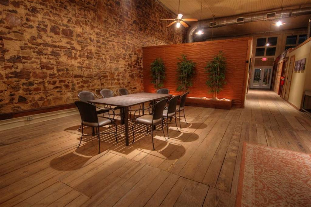 107 E Grayson St Property Photo 12