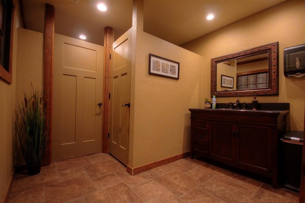 107 E Grayson St Property Photo 15